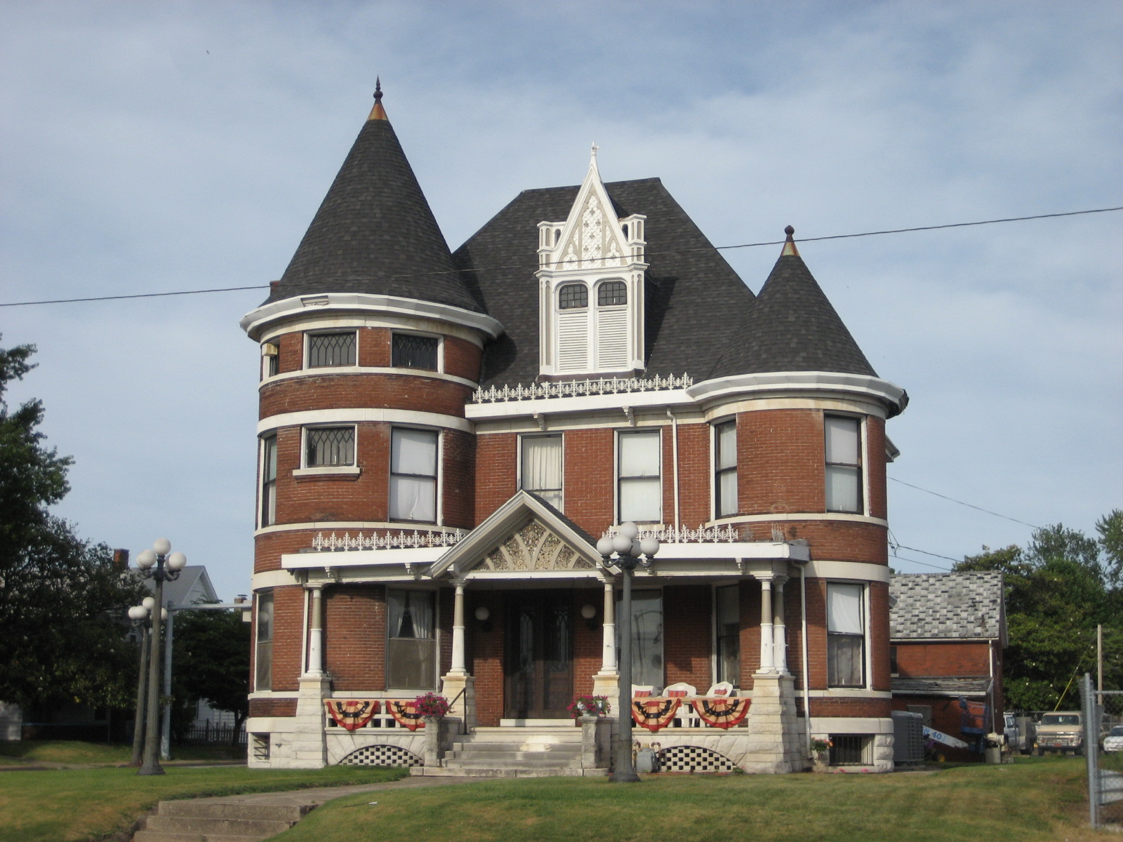 Boetticher Residence (419 N First Ave)